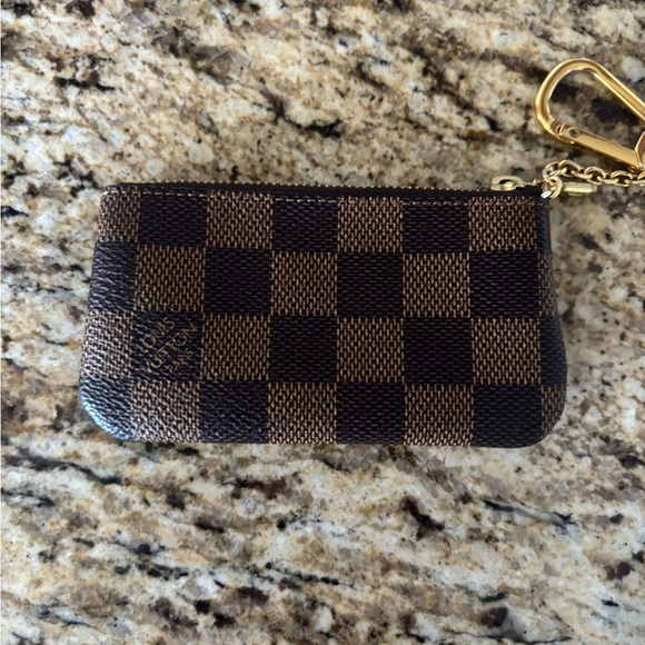 Louis Vuitton key pouch - Picture 6 of 11